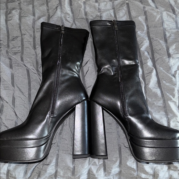 Black Platform Boots - Picture 2 of 3